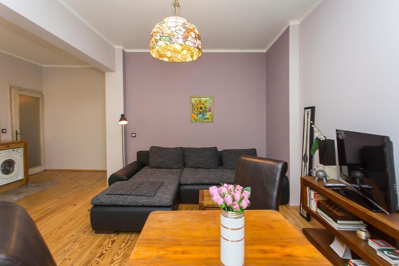 Colorful 2Bdr Apartment In The City Center Sofia Exterior photo