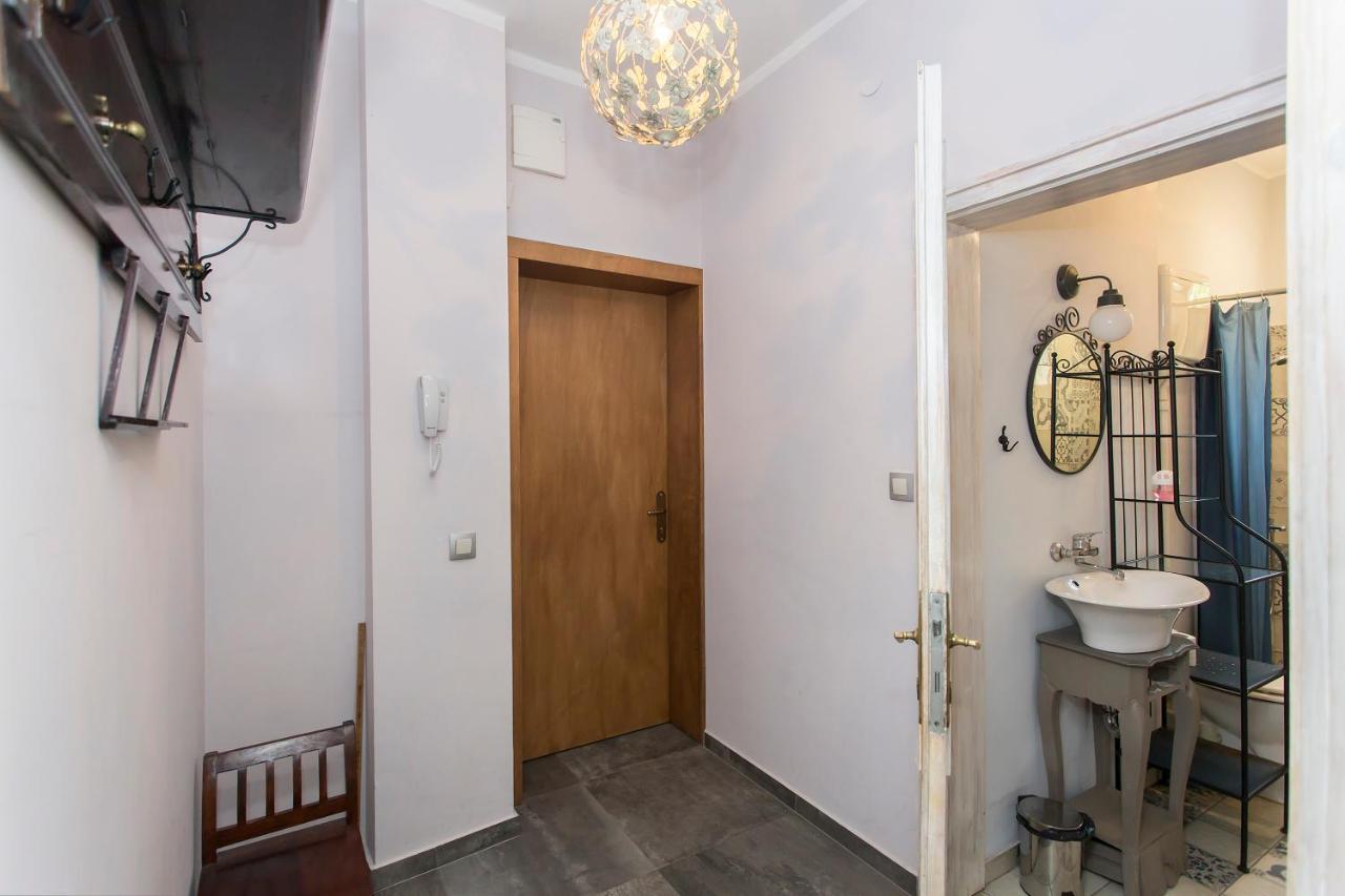 Colorful 2Bdr Apartment In The City Center Sofia Exterior photo